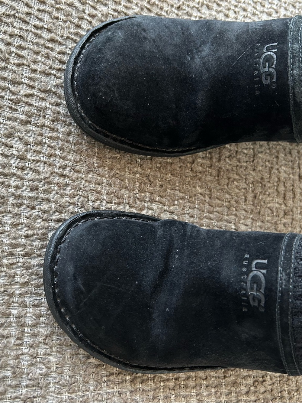UGG Black Suede Wedge Clogs. With Fleece Lining, Knit-Cuffs, and 2.5” heal. Sz 9 - Picture 5 of 7